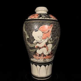 宋磁州窑加彩婴戏图梅瓶，高27直径14cm