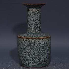 龙泉溪口官窑直颈瓶，高16cm直径8.8cm，