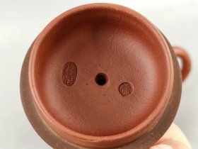 精品.徐汉棠.紫砂壶一套。 纯手工制造，全品无磕碰，出水流畅，正常使用，茶室首选摆放大气典雅……
