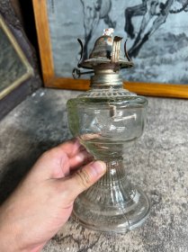 50年代,和平鸽老煤油灯一只