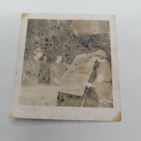 60年代老照片 一张 （边缘有点裂口见图）