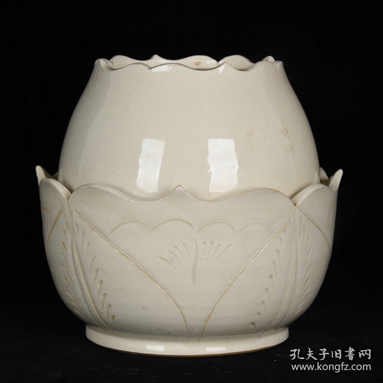 宋定窑雕刻莲花纹香薰炉 高13cm 直径14cm