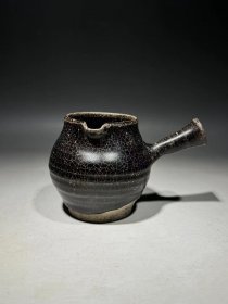 宋 建窑黑釉“供御”字款分茶器