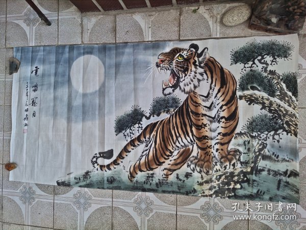 手绘四尺整张中国画虎啸胧月一幅，完整。
