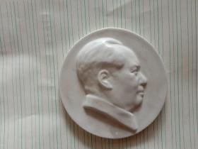 自己收藏的毛主席大号的瓷像章