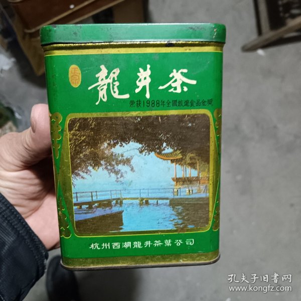 老茶叶盒子 茶叶罐一个 著名商标（贡牌龙井茶） 杭州西湖龙井茶叶公司