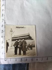王英敏相册:1955年三干部北京天安门合影照片