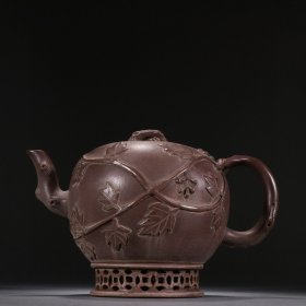 鸣远款 紫砂松鼠葡萄茶壶