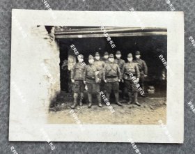 抗战时期 中国华东地区驻扎的八名日军士兵合影照一枚