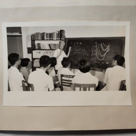 1978年西南物理研究所，我国著名核物理学家丁厚昌教授。