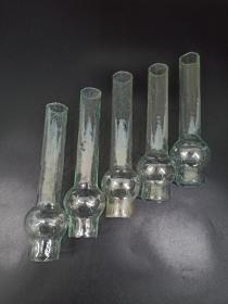 六七十年代大号煤油灯灯罩需要配灯罩过来，在供 销社收来的库存品，单个25元随机发货。