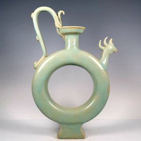宋官窑汝瓷瑞风执壶：尺寸31x20厘米