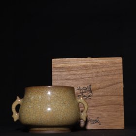 旧藏宋代哥窑米黄釉双耳炉
