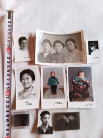 六七十年代老照片 ，打包转让，都是老北京照相馆的，有工农兵照相馆红艺照相馆长江照相馆红卫照相馆，底片两个，尺寸见图。