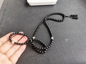 黑玉石手串一条（品相完好）