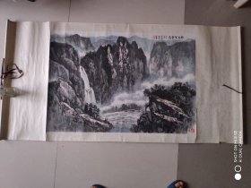 陈远华 国画山水 绫裱件 99#68终身保真迹，1952年9月生于四川仪陇县，1971年毕业于鲁迅美院绘画系；1986年--1989年毕业于中央美术学院油画研究班，中国著名画家、中央美术学院冯法祀教授入室弟子。1988年至1993年先后应邀在新加坡、马来西亚和印度尼西亚举办个人画展。、曾先后担任徐悲鸿国际艺术研究会常务副主席兼秘书长、中国美术家协会巴蜀创作中心主任[1]。中国美术家协会会员