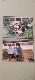 老照片:1985年 儿童彩色照片（两张合售）【穿着积极时代特色】