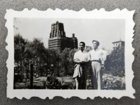 1954年男子于上海留念 老照片