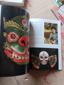 一本库存 外文拍卖西藏艺术和工匠 （品相如图）100页 特价88元包邮 ..