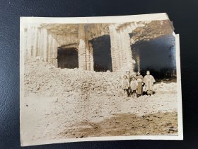 民国上海淞沪战场废墟银盐老照片，长10厘米，包老包真。