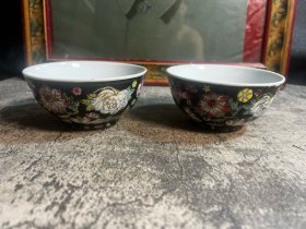 70年代，黑色万花不落地手绘小碗一对