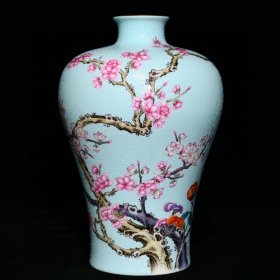 清乾隆松石釉轧道粉彩灵芝花卉纹梅瓶，高19.3cm直径12.8cm，