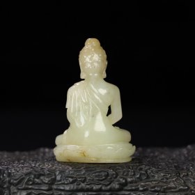 旧藏 和田玉佛，玉质细腻油润，包浆老道，尺寸 长 3.9厘米，宽 2.3厘米，高 5.8厘米，重 45.3克