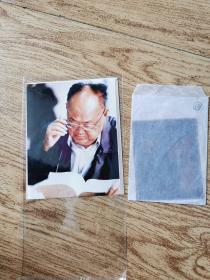 1994年胡绳在襄樊图书馆 附底片