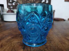 蓝色花卉纹琉璃料大杯，220元，几十年的东西，看好下单。