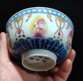 清斗彩人物纹碗