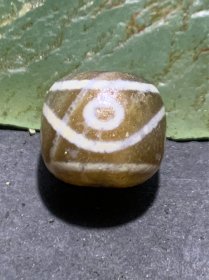 仅此一颗，精品藏传咖色四眼天珠一颗，