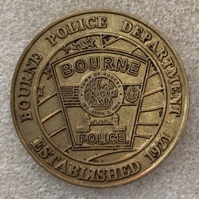 美国马萨诸塞州博恩镇（Bourne, Massachusetts）警察局纪念徽章纪念章 44mm 厚3mm 有氧化污点