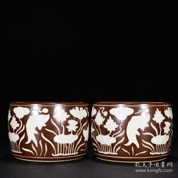 明宣德紫金釉留白鱼藻纹蛐蛐罐 高9.5厘米 宽13.5厘米