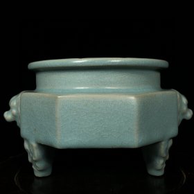 宋汝窑兽头三足炉，高8.5直径15cm