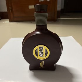 习酒酱色扁圆酒瓶