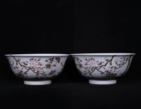 清雍正珐琅彩花卉纹碗一对，高6.8×15.5厘米