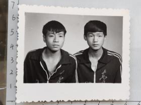 1984年两篮球伙伴于东川汤丹合影照片