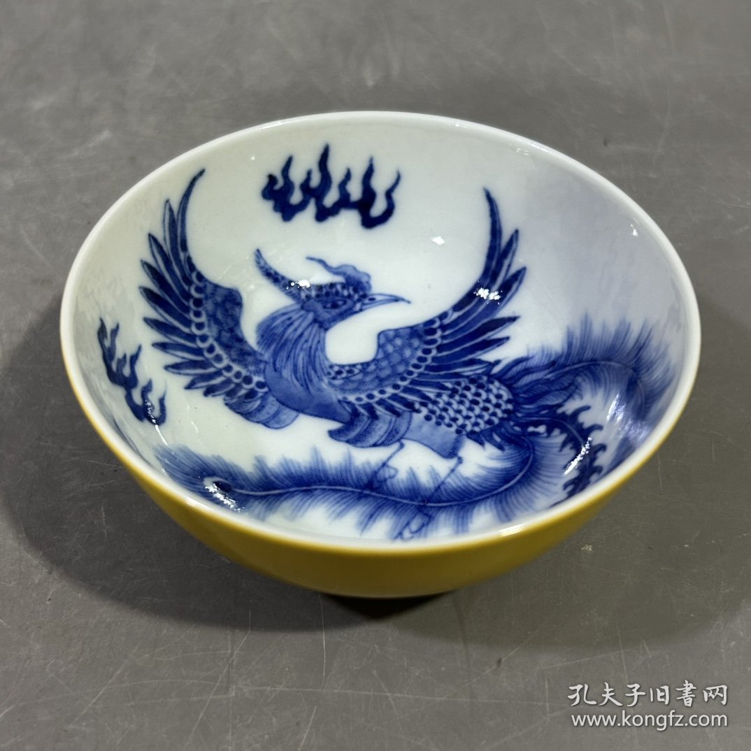 清雍正外黄内青花凤杯