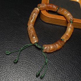 清代收藏红玛瑙双龙戏珠手链