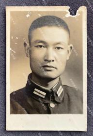 【苏州史料】1943年6月9日 苏州汪伪军少尉“寒辉”签赠“驻苏宪兵第二大队第六中队”戎装照一枚（苏州宪兵队“山县伍长”旧藏。苏州宪兵队设立于1938年1月，下辖苏州、无锡、常州、常熟、宜兴、昆山各宪兵分队。）