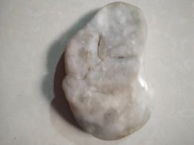 特价优惠处理店存新疆和田玉（精品朱砂砚台）三块，随形和田白玉砚17.3*10.6厘米，1.6斤800克，和田青花砚11.3*83厘米，0.84斤，420克，和田碧玉砚11.2*7.6厘米，0.76斤380克，机不可失时不再来欲购从速，新疆和田玉产自南疆和田地区玉龙喀什河与喀拉喀什河一带，自古至明清宫廷垄断专用，今已资源匮乏，升值无限，最后两图是五六十年代新疆北疆支边援疆建设兵团进疆影像（可供参考）