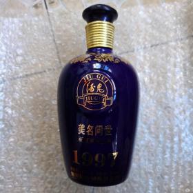 酒瓶：酒鬼酒一个。品好。