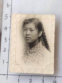 1958年粗辫子美女瑞璧知青上山下乡纪念照片(李恒相册)