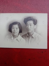 1950年代《老照片》帅气的青年结婚照
