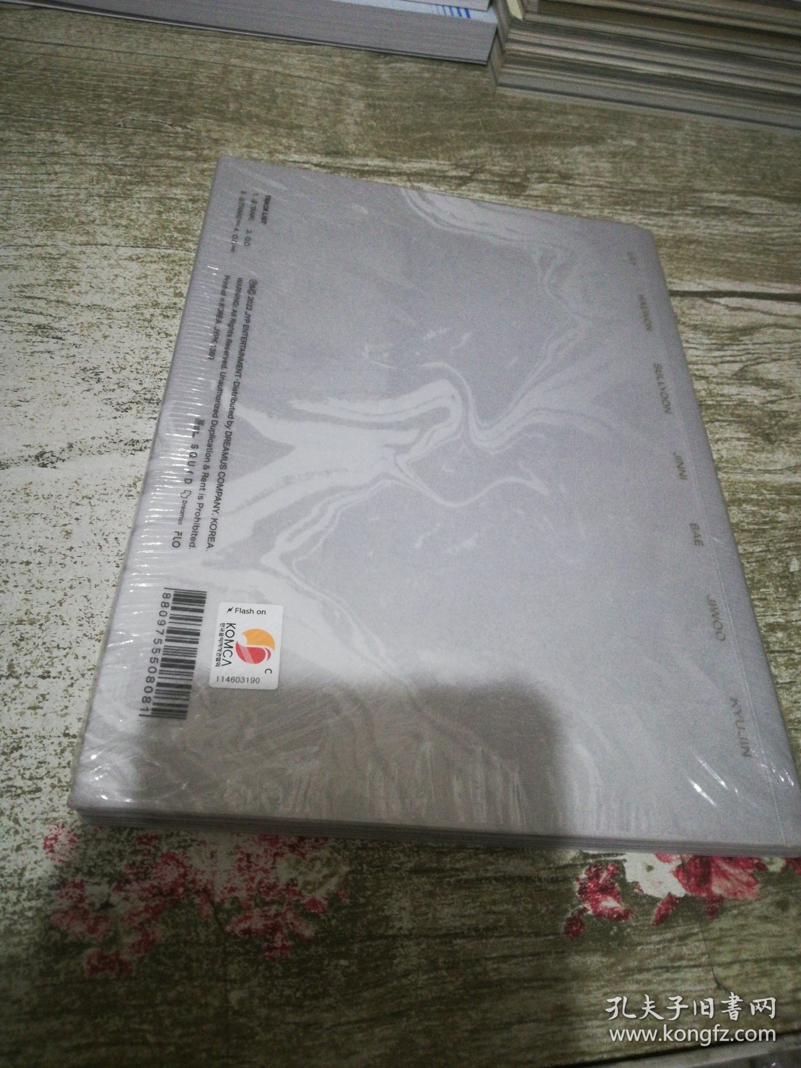 点击查看原图 韩国专辑 NMIXX BEYOND THE SIGHT 【外塑封破损】