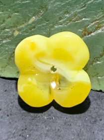 天然乌克兰蜜蜡幸运四叶草珠一个，