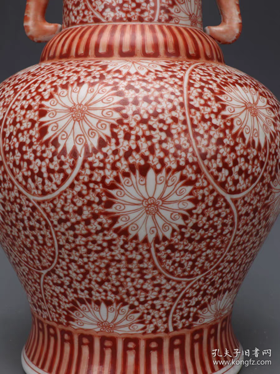 清矾红留白缠枝纹象耳瓶