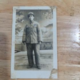 欧遇春赠给杨荣照片，他们都是志愿军战友，回国后的照片，品相如图。