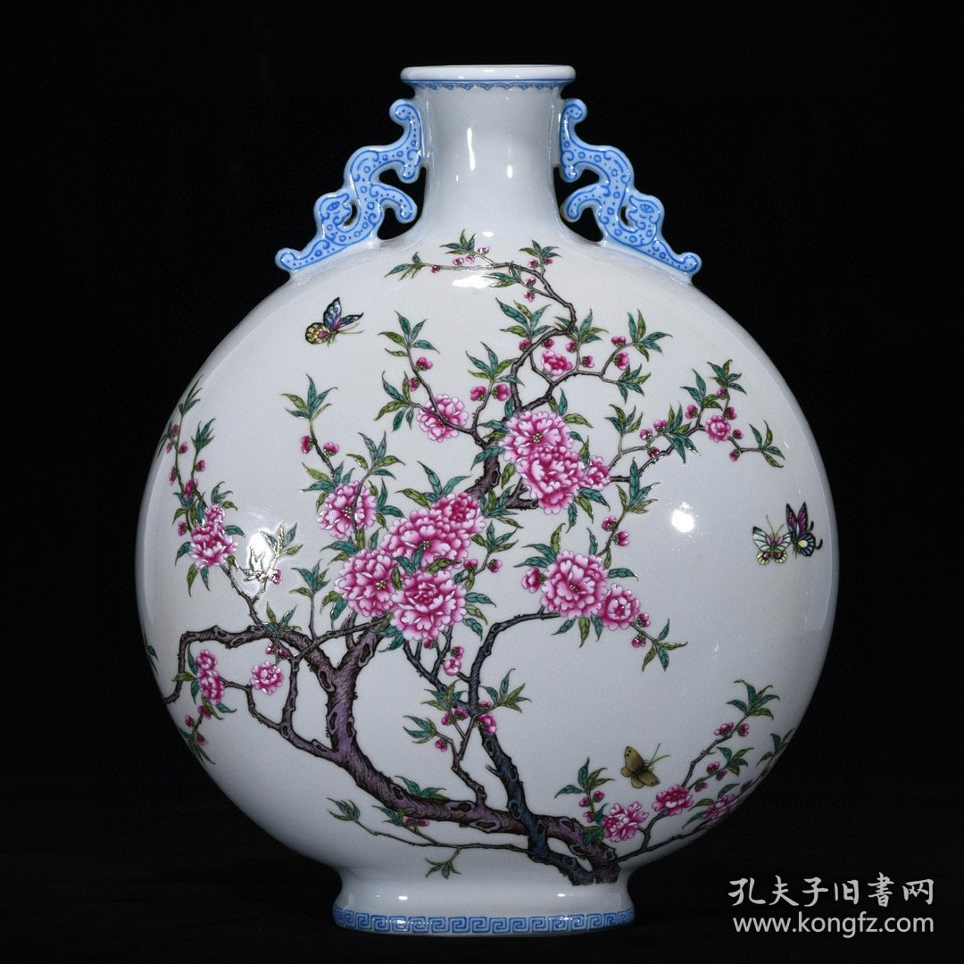 清乾隆粉彩花蝶纹扁瓶，高32厘米，直径26厘米.