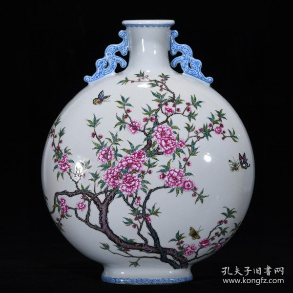 清乾隆粉彩花蝶纹扁瓶，高32厘米，直径26厘米.